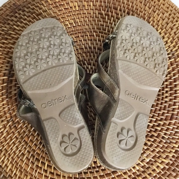 Aetrex Women's Lena Bronze Cork Beaded Comfort Thong Sandal Size 5.5 - Picture 3 of 4